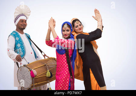 Portrait of Bhangra ballerini Foto Stock