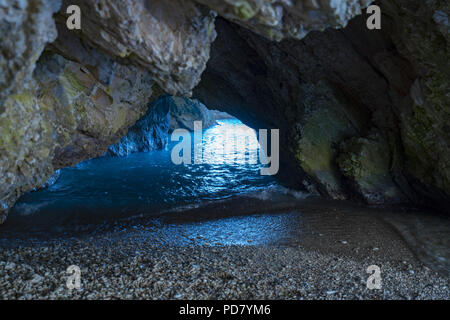 La spiaggia di Myrtos sull'isola di Cefalonia Foto Stock