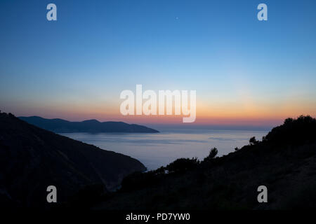 La spiaggia di Myrtos sull'isola di Cefalonia Foto Stock