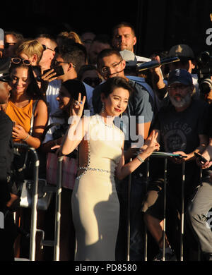 HOLLYWOOD, CA - 6 agosto: attrice Bingbing li assiste la Warner Bros Foto U.S. Premiere di 'Il Meg' il 6 agosto 2018 a TCL Chinese Theatre di Hollywood, in California. Foto di Barry re/Alamy Live News Foto Stock