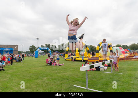 Warrington, Regno Unito. Il 7 agosto, 2018. 07 Agosto 2018 - Il primo giorno del Victoria Park l'esperienza. VPX è nel suo undicesimo anno e viene trattenuto in Victoria Park, Latchford, Warrington, Cheshire ogni anno. Ogni martedì di agosto apre le porte a una vasta gamma di intrattenimenti per bambini che è tutto gratis Credito: John Hopkins/Alamy Live News Foto Stock