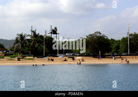 Lecheria, Anzoategui Venezuela. Il 7 agosto, 2018. Agosto 07, 2018. Spiaggia del Lido, El Morro complesso turistico, In Lecheria, Anzoategui Stato. Venezuela. Foto: Juan Carlos Hernandez Credito: Juan Carlos Hernandez/ZUMA filo/Alamy Live News Foto Stock