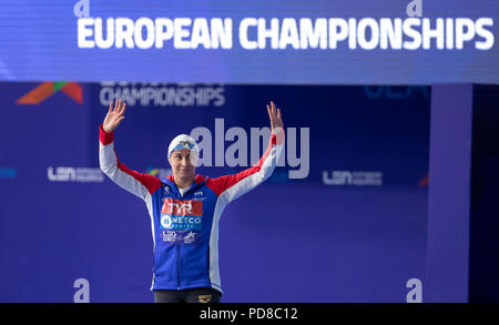 7 agosto 2018, Tollcross International centro nuoto, Glasgow, Scozia; Glasgow 2018 Unione Nuoto Campionati; Charlotte cofano (FRA) si prepara per il 100m Freestyle semi-finale Foto Stock