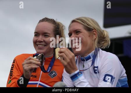 Glasgow, brevetto statunitense n. 8 agosto 2018. Anna Van der Breggen (Paesi Bassi) e Ellen van DIJK (Paesi Bassi) durante il ciclismo su strada Campionati Europei Glasgow 2018, nel centro della città di Glasgow e aree metropolitane della Gran Bretagna, il giorno 7 e il giorno 8 agosto 2018 - Photo Laurent Lairys / DPPI Credito: Laurent Lairys/Agence Locevaphotos/Alamy Live News Foto Stock