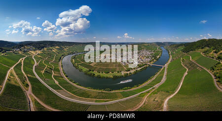 Fiume Moselle piegare vicino Trittenheim, Germania Foto Stock