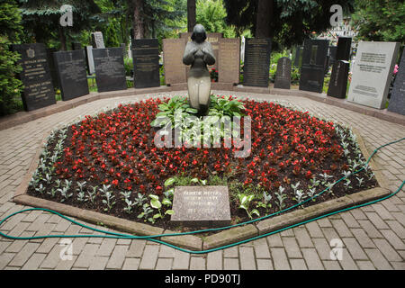 Tomba comunale di ceneri non reclamate numero tre, dove persone giustiziate dall'Nkvd sono stati segretamente sepolto dal 1945 al 1953, presso il Cimitero di Donskoye a Mosca, in Russia. Si ritiene che la tomba di massa contiene i resti dei membri della comunità ebraica Comitato Anti-Fascist, Giapponese di prigionieri di guerra, cosacco atamans Pyotr Krasnov e Andrei Shkuro, nonché dei resti dei capi militari dell'Esercito di Liberazione Russo (ROA) durante la II Guerra Mondiale, includono i generali Andrej Vlasov, Fëdor Truhin e Sergei Bunyachenko eseguito nel 1946. Rimane del famigerato capo della polizia segreta sovietica Lav Foto Stock