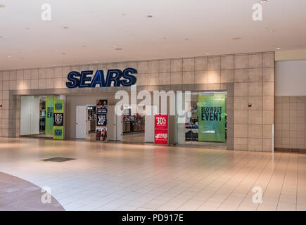 Entrata al negozio Sears a Dulles Town Center in Loudon County, Virginia Foto Stock