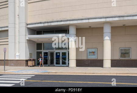 Entrata al negozio Sears a Dulles Town Center in Loudon County, Virginia Foto Stock