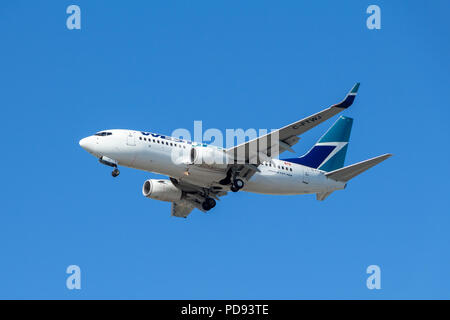 Vancouver, Canada - Circa 2018 : Boeing 737 in livrea Westjet Foto Stock