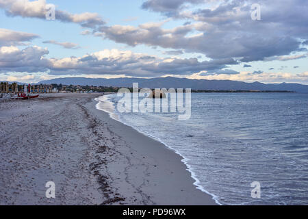 Vista ravvicinata di una sabbiosa spiaggia sarda Foto Stock