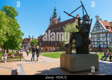 Gdansk city centre, statua del xvii secolo astronomo Jan Heweliusz situato in un piccolo parco nel centro storico della Città Vecchia di Danzica, Polonia. Foto Stock