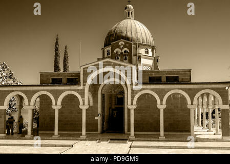 Chiesa delle beatitudini, Israele mostra la facciata e la cupola, il luogo dove Gesù ha dato il sermone della montagna. Sepiamonochrome Foto Stock