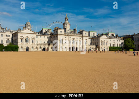 Londra Inghilterra 04 agosto 2018 edifici storici la sfilata delle Guardie a Cavallo Foto Stock