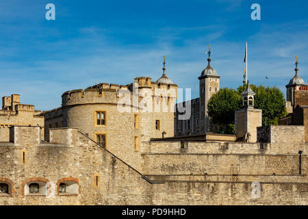 Londra Inghilterra Agosto 04, 2018 l'antica fortezza della Torre di Londra Foto Stock