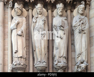 Il re e la regina di Saba, re Salomone e San Pietro, portale di Sant'Anna, la cattedrale di Notre Dame di Parigi, Sito Patrimonio Mondiale dell'UNESCO a Parigi, Francia Foto Stock