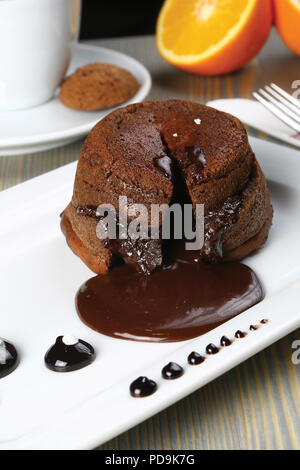 Cioccolato artigianale di Lava dessert torta, fondente Torta di Lava Foto Stock