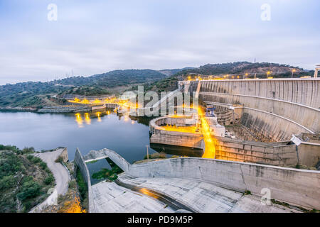 Impianto di alimentazione su acqua di Alqueva dam, Moura, Portogallo Foto Stock