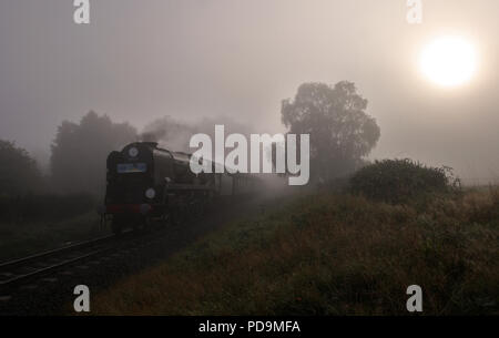 34027 Valle Taw testa fuori dal tunnel Bewdley su SVR. Foto Stock