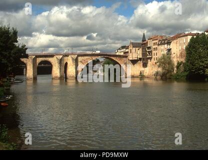 Il fiume Lot in Villeneuve-sur-lotto nel sud-ovest della Francia. Foto Stock