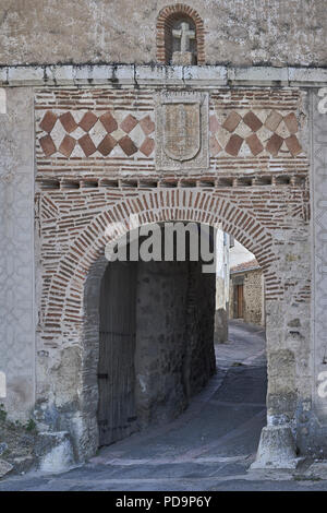 Cancello principale sulle antiche mura di Pedraza, Segovia Castiglia e Leon, Spagna, Europa. Foto Stock