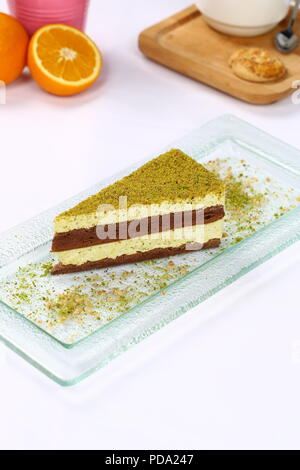 Tre strati di cioccolato torta mousse - Cheesecake al pistacchio Foto Stock