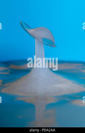 Fotografia Waterdrop creazione di arte splash Foto Stock