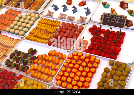 A forma di frutta dolci fatti dalla mandorla marzapane Foto Stock