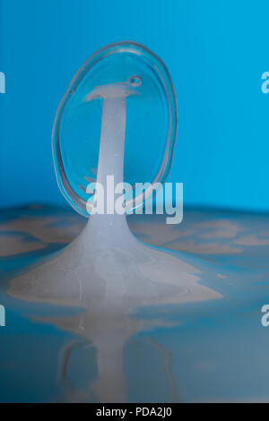 Fotografia Waterdrop creazione di arte splash Foto Stock