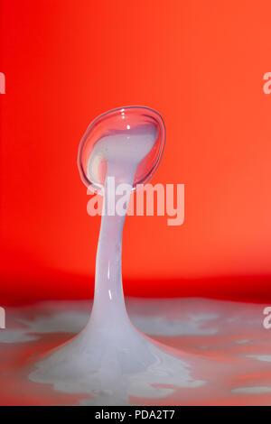 Fotografia Waterdrop creazione di arte splash Foto Stock