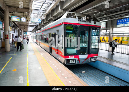 Giappone, isola di Honshu, Kanto, Enoshima, la società Shonan monorotaia sospesa tra Ofuna e Enoshima. Foto Stock