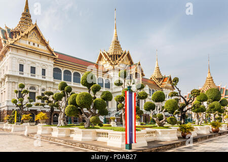 Bandiera tailandese, topiaria da giardino, il Grand Palace, Bangkok, Thailandia Foto Stock