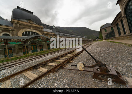 A Canfranc stazione ferroviaria in Spagna, la seconda stazione più grande in Europa, sul confine francese nei Pirenei. Foto Stock