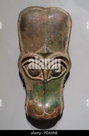 Animale o demone maschera (chanfron), Cina, Western dinastia Zhou, 11th del IX secolo A.C. - bronzo Foto Stock