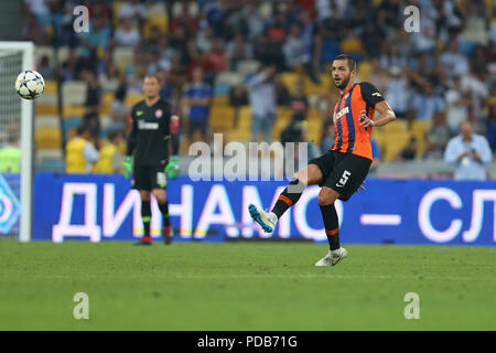 3 agosto 2018 - KIEV, UCRAINA: David Khocholava passa la palla. Ukrainian Premier League. Dinamo Kiev - Shakhtar Donetsk Foto Stock