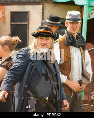 Gli attori in un Wild West Show all'aperto Foto Stock