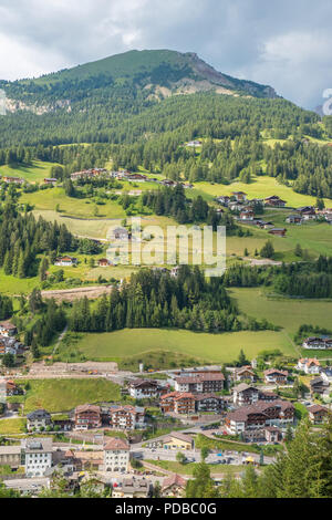 View all'alp villaggio Santa Cristina in val gardena, Italia Foto Stock