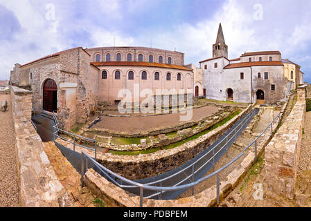 Basilica Eufrasiana di Parenzo vista panoramica, sito patrimonio mondiale dell'UNESCO in Istria, Croazia Foto Stock