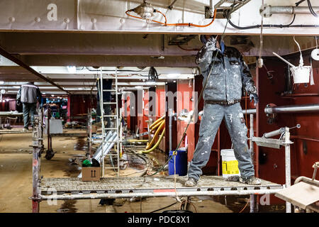 Flensburg, Germania. 03 Maggio, 2018. I lavoratori lavorano in un nuovo cantiere di traghetto di FSG-Werft (Flensburger Schiffbau-Gesellschaft mbH & Co. KG) . Credito: Markus Scholz/dpa/Alamy Live News Foto Stock