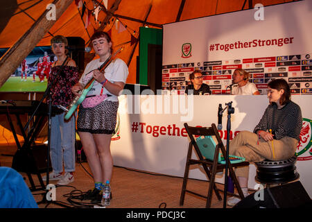 La Baia di Cardiff, Galles. Il 9 agosto, 2018. Jayne Ludlow annuncia la sua squadra gallese presso il National Eisteddfod per la prossima FIFA Coppa del Mondo donne il qualificatore contro l'Inghilterra. Lewis Mitchell/YCPD. Credito: Lewis Mitchell/Alamy Live News Foto Stock