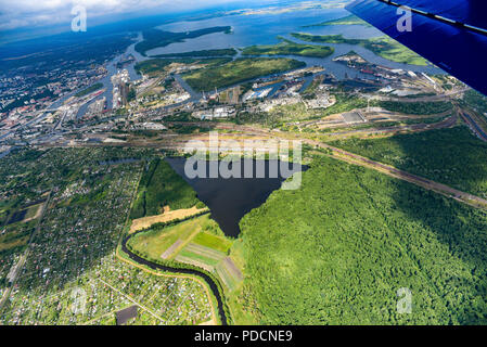 Panorama della città dall'occhio di un uccello. Panorama della città di Szczecin vista da sopra. Foto Stock