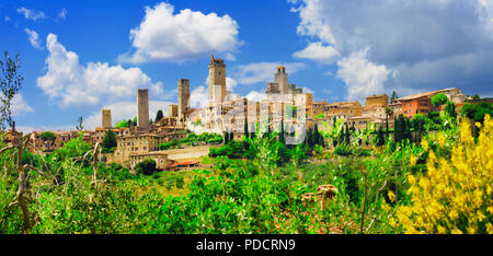 Bella San Gimignano village,vista panoramica,Toscana,l'Italia. Foto Stock