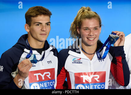 Gran Bretagna Ross Haslam e grazia Reid (argento) sul podio di miscelati Sychronised 3m Springboard durante il giorno sette del 2018 Campionati Europei a Scotstoun Sport Campus, Glasgow. Foto Stock