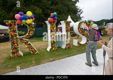 RHS di visualizzazione di insegna ad RHS Tatton Park flower show Cheshire England Regno Unito Foto Stock