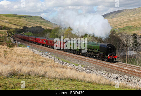 46233 Duchessa di Sutherland passa Ais Gill su 22.5.13 Foto Stock