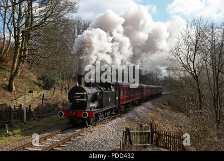 47584 passa Summerseat sulla East Lancs 29.3.13 Ferroviarie Foto Stock