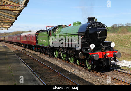 61306 Mayflower pause a Hellifield sulla S&C Foto Stock