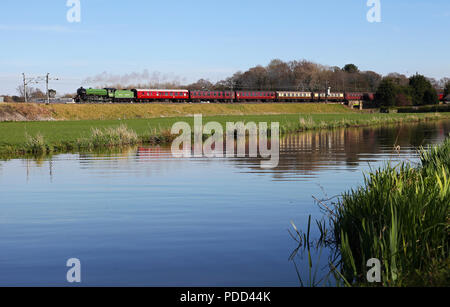 61306 passa Stubbins corsia su 2.5.13 sul WCML. Foto Stock