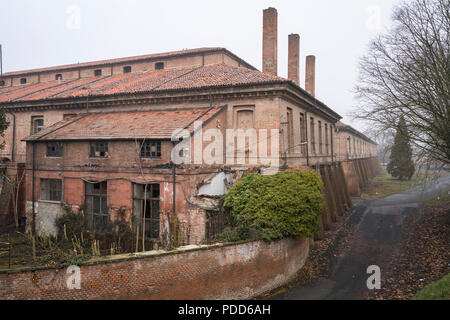 Abbandonata la Cittadella di Alessandria, Italia. Attualmente in fase di forte degrado e minacciata dalla distruzione naturale. Foto Stock