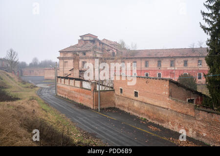 Abbandonata la Cittadella di Alessandria, Italia. Attualmente in fase di forte degrado e minacciata dalla distruzione naturale. Foto Stock