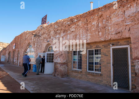 In Australia, in Sud Australia, Coober Pedy. La casa di uno dei più ricchi campi di opale nel mondo. Chiesa di Sant'Elia Profeta serbo-ortodossa unde Foto Stock